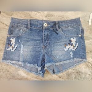 Kiss Therapy NWT Women’s Size 11 Embroidered Denim Shorts Raw Hem Distressed